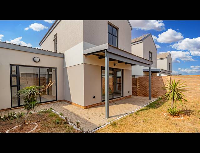 3 BEDROOM SECTIONAL TITLE FOR SALE IN THATCHFIELD RIDGE